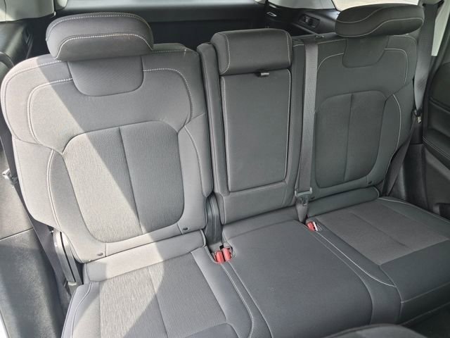 Used 2023 Jeep Grand Cherokee Laredo AWD/4WD image 31