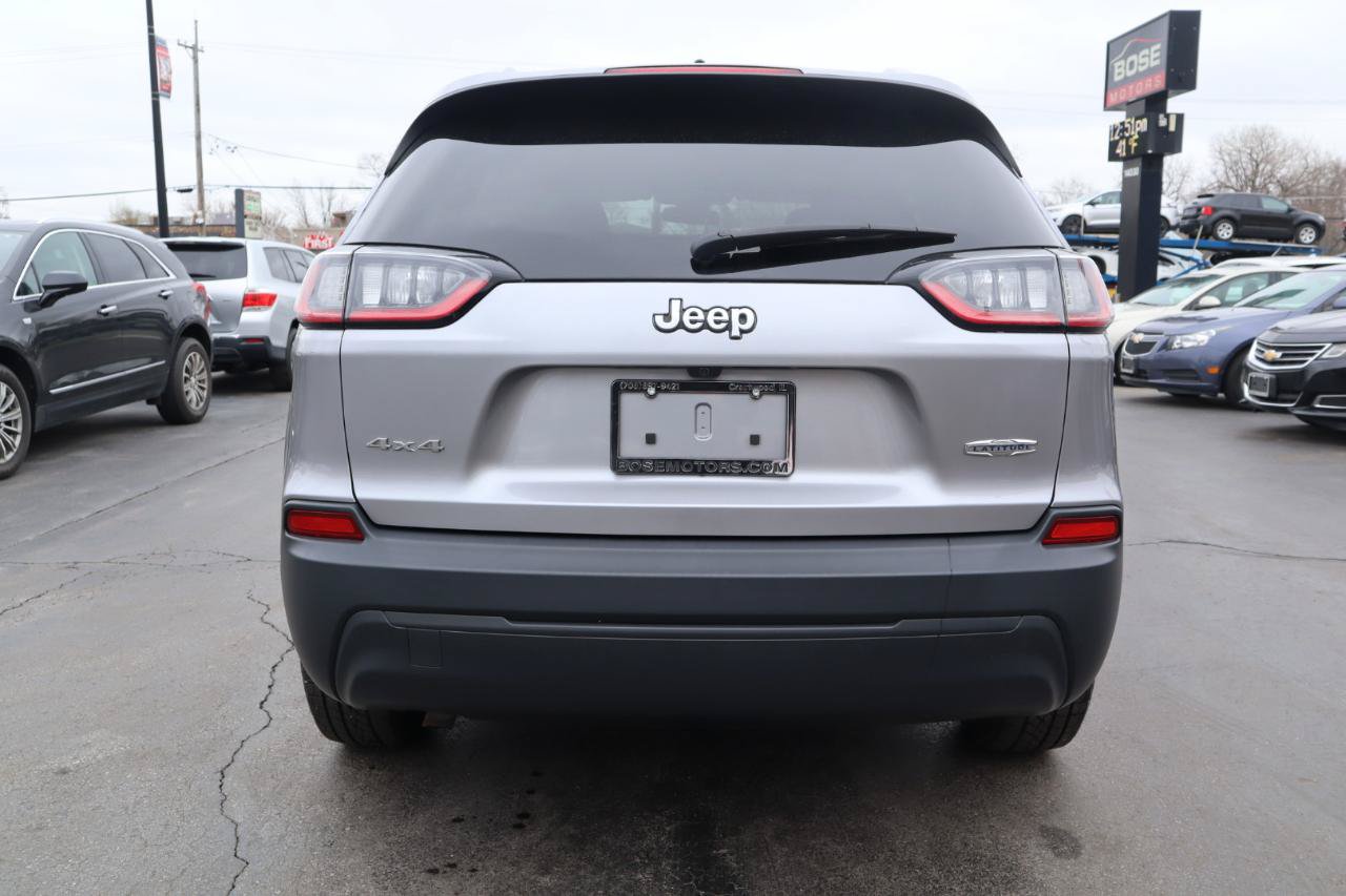 Used 2019 Jeep Cherokee Latitude Plus w/ Cold Weather Group AWD/4WD image 4