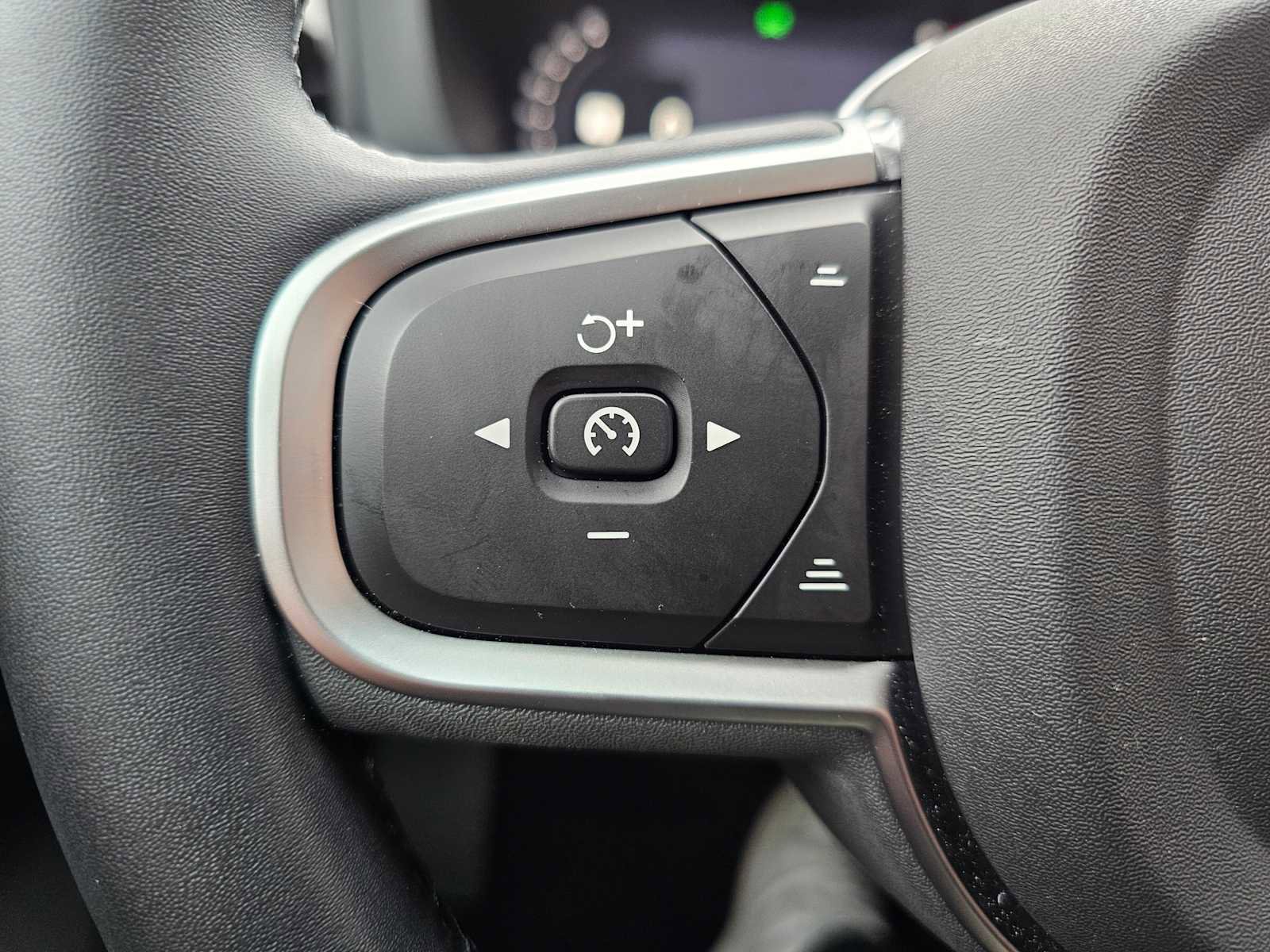 Certified 2025 Volvo XC60 B5 Core w/ Protection Package Premier AWD/4WD image 35