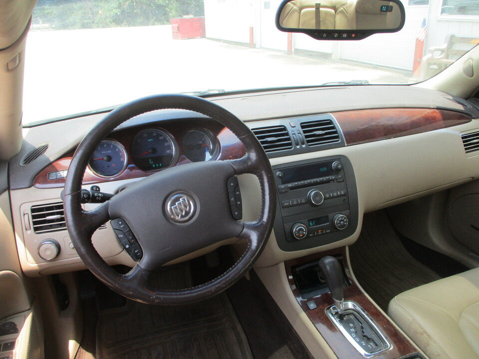 Used 2007 Buick Lucerne CXS w/ Driver Confidence Package FWD image 7