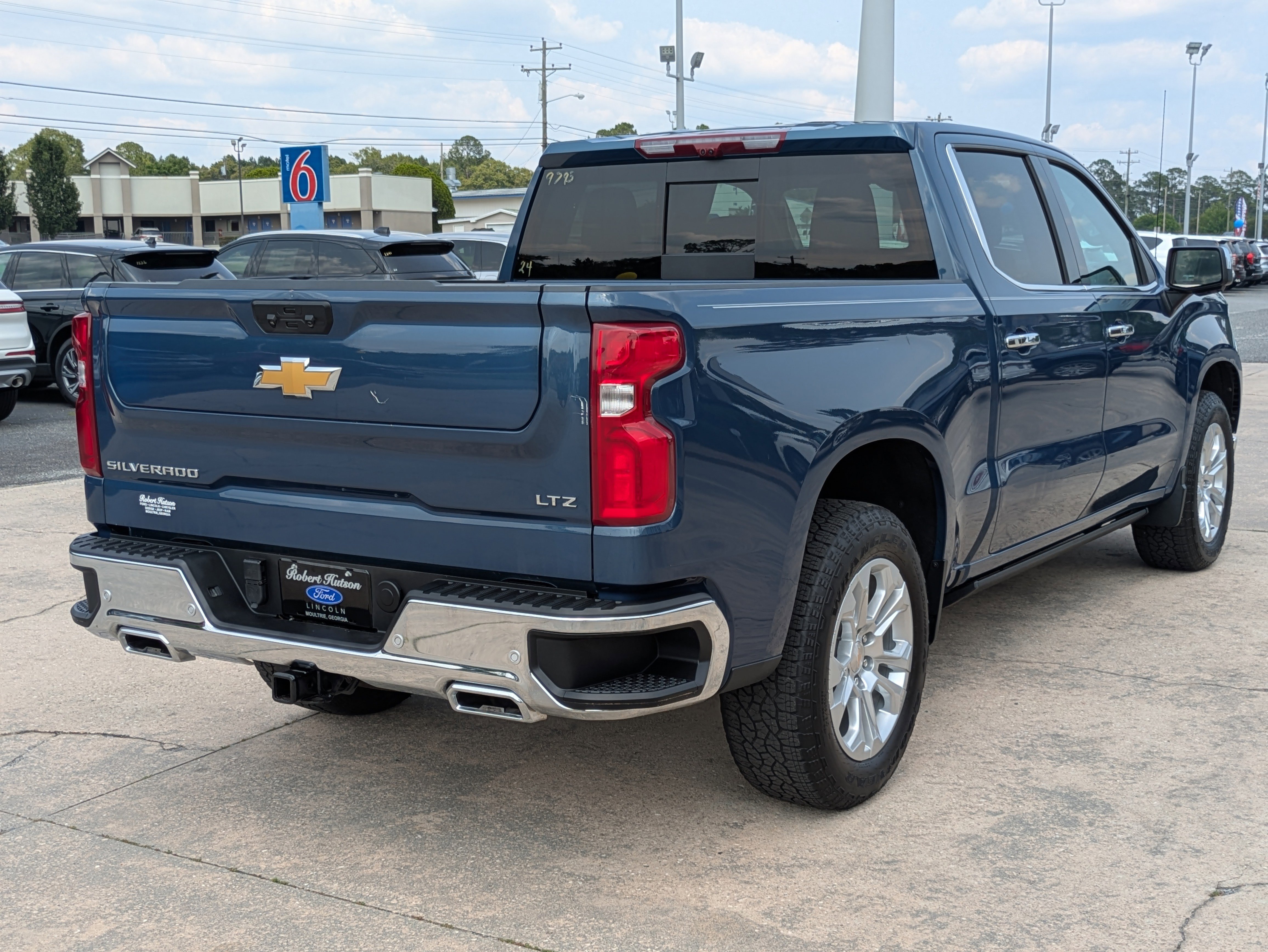 Used 2024 Chevrolet Silverado 1500 LTZ w/ Technology Package image 6