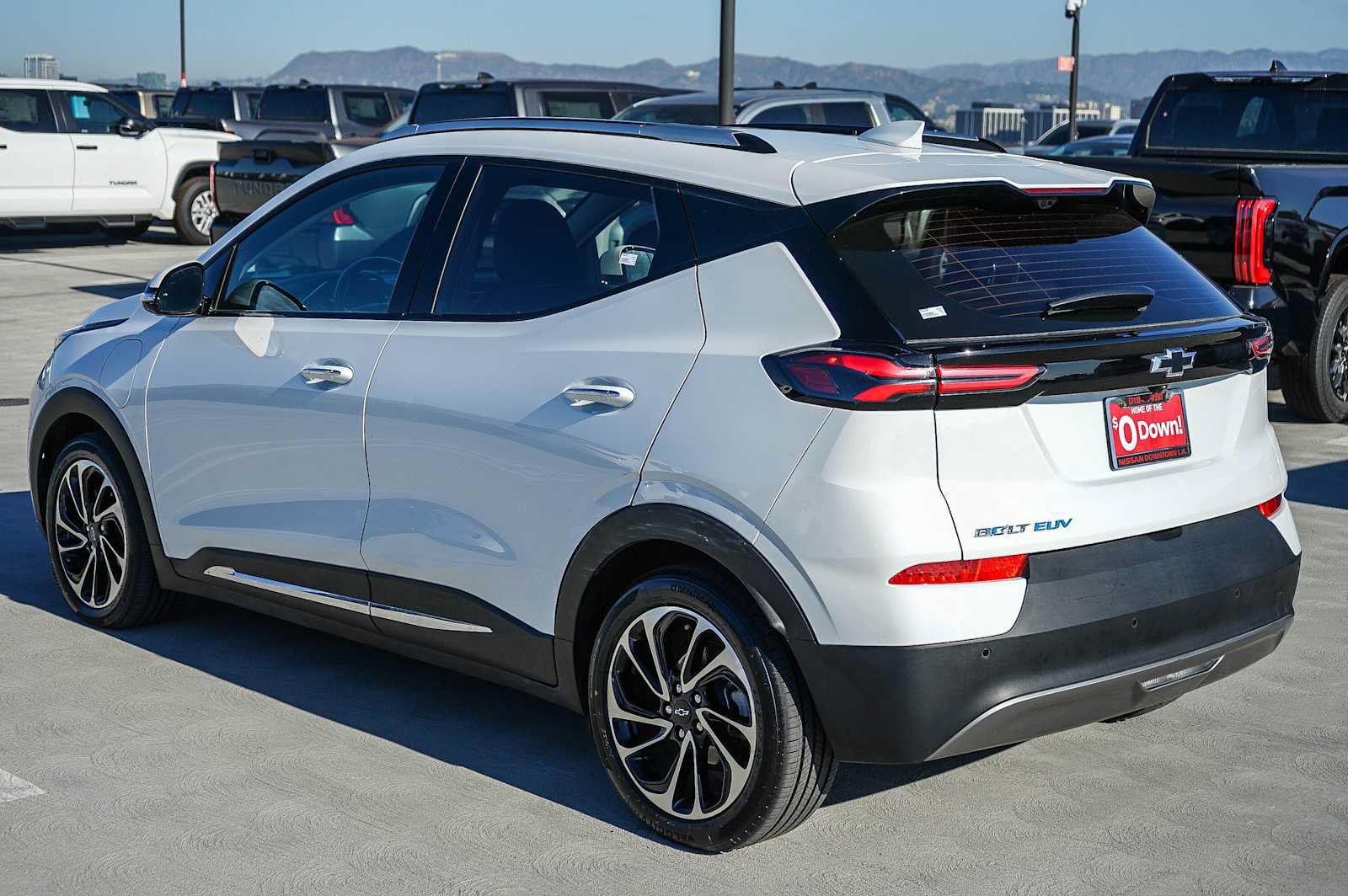 Used 2022 Chevrolet Bolt EUV Premier w/ Sun & Sound Package FWD image 6