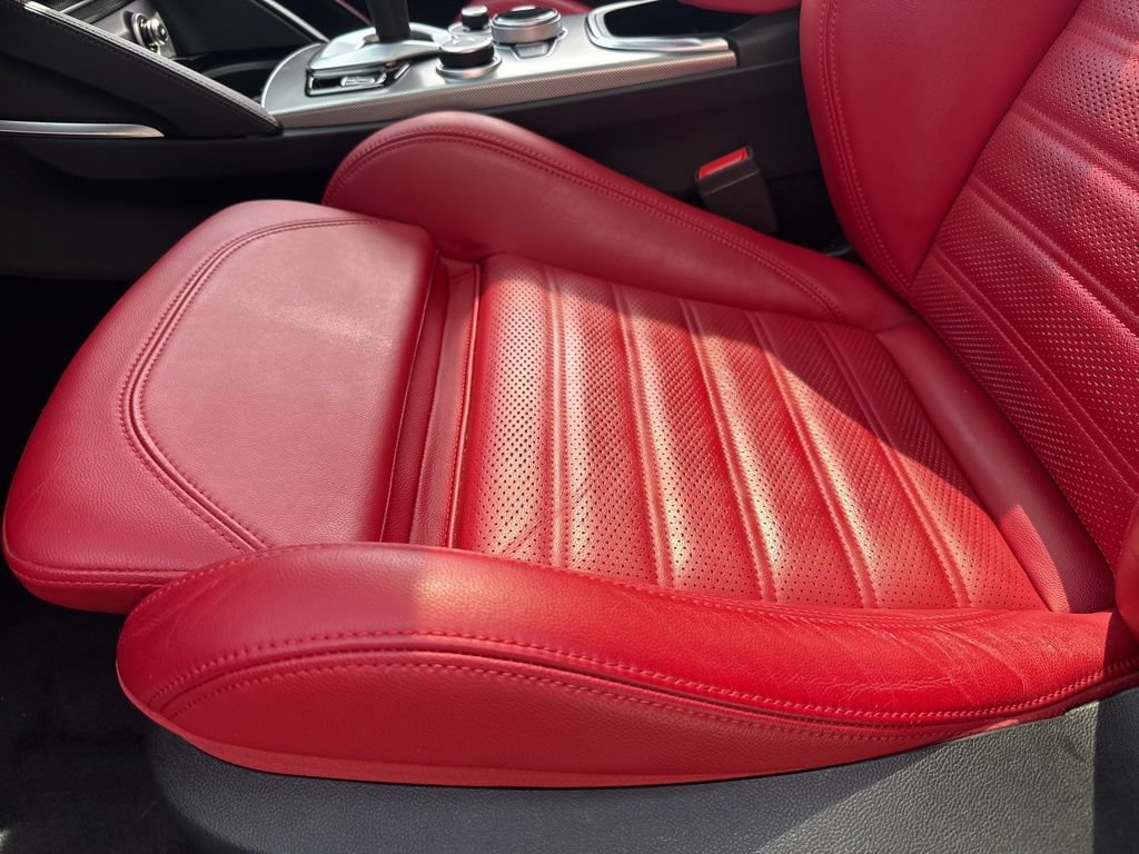 Used 2023 Alfa Romeo Stelvio Veloce AWD/4WD image 31