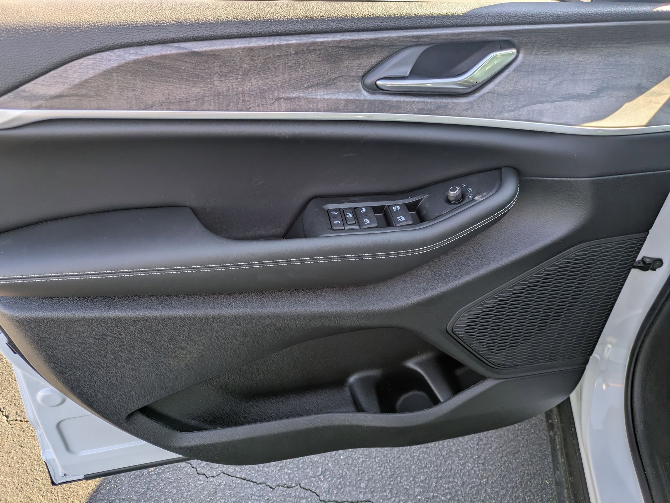 New 2026 Jeep Grand Cherokee Altitude AWD/4WD image 10