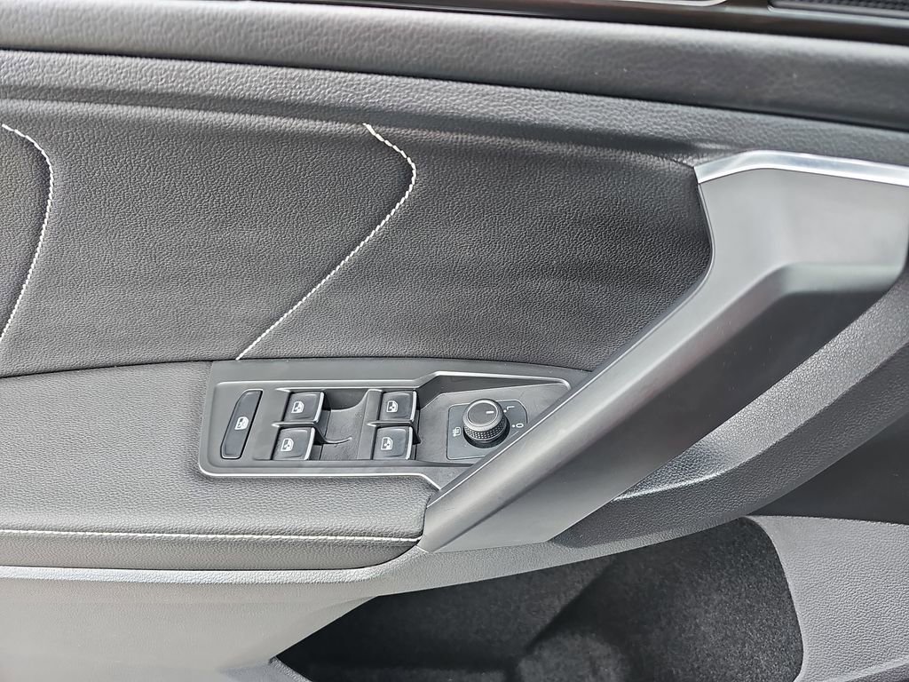 Used 2023 Volkswagen Tiguan SE R-Line FWD image 31