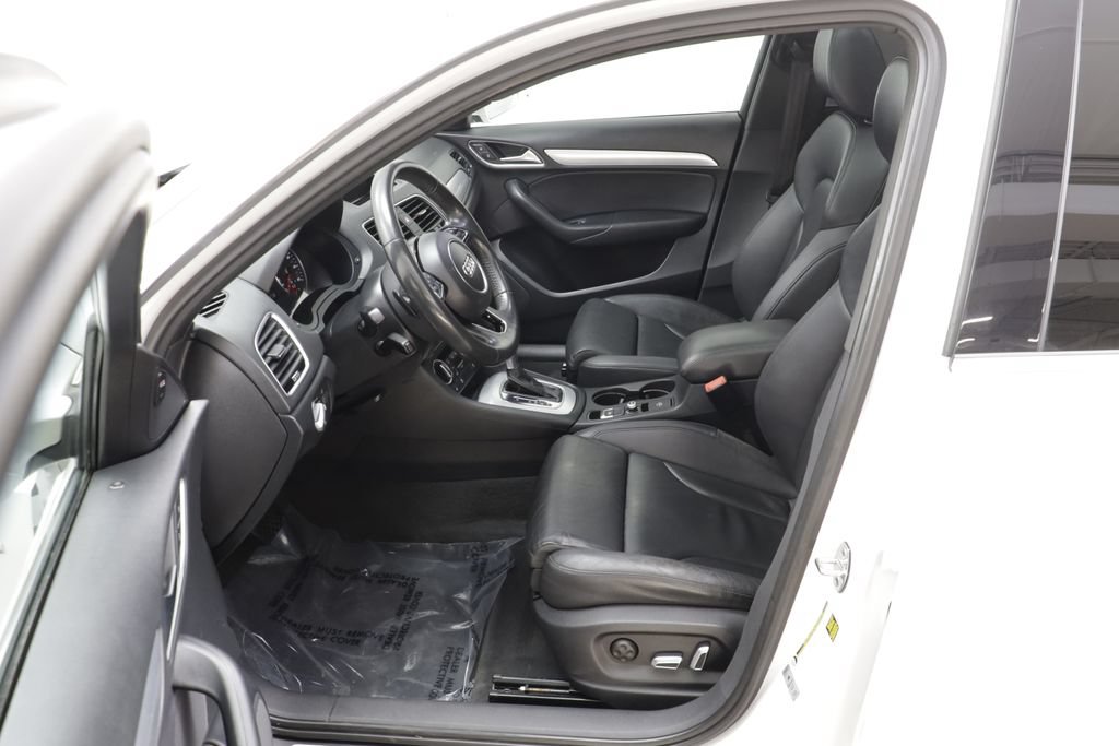 Used 2018 Audi Q3 2.0T Premium Plus w/ Premium Plus Package AWD/4WD image 6
