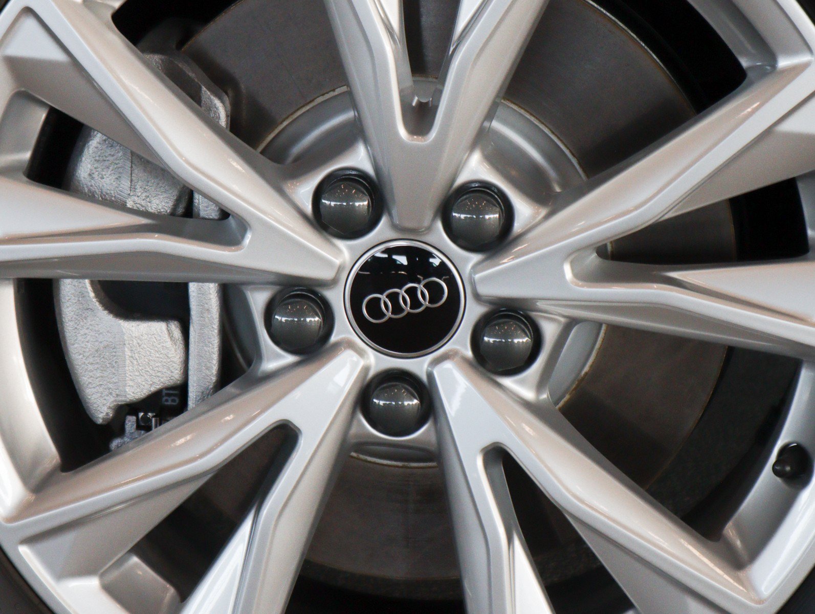 Used 2025 Audi Q3 2.0T Premium w/ Convenience Package AWD/4WD image 7