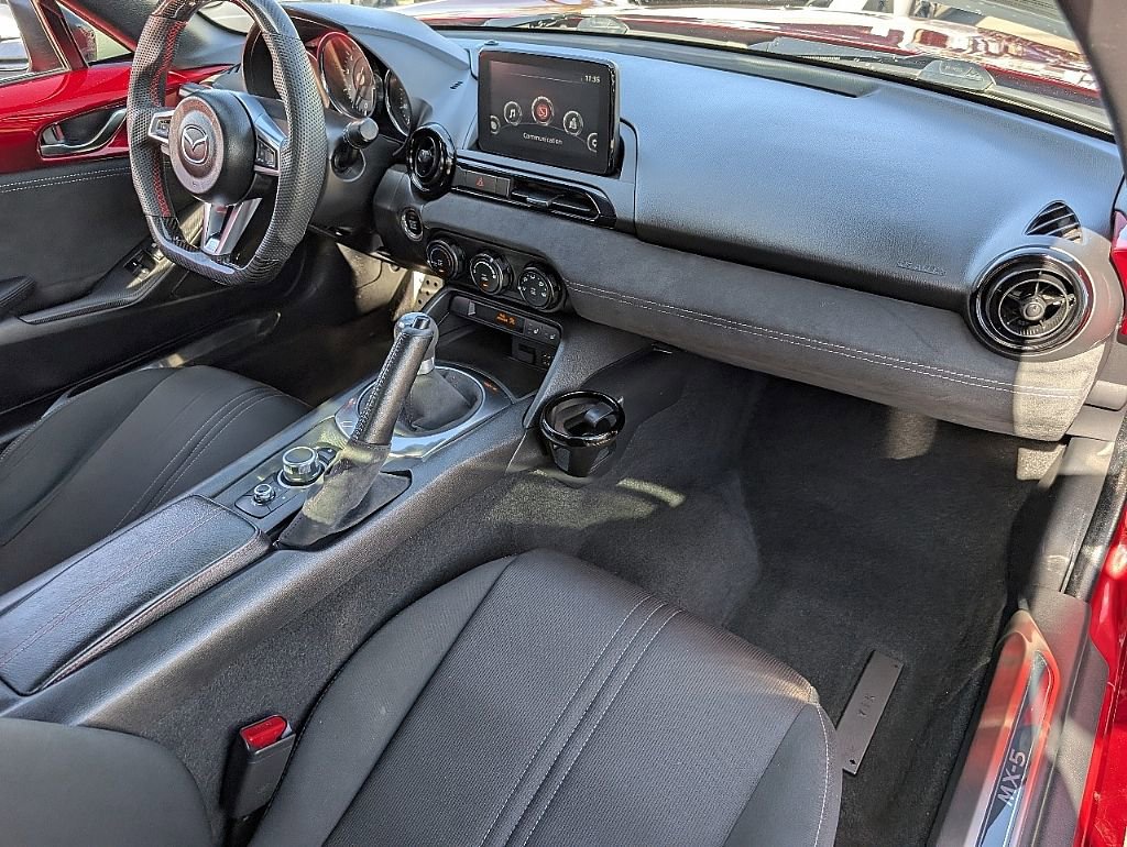 Used 2020 MAZDA MX-5 Miata Club w/ Appearance Package RWD image 23