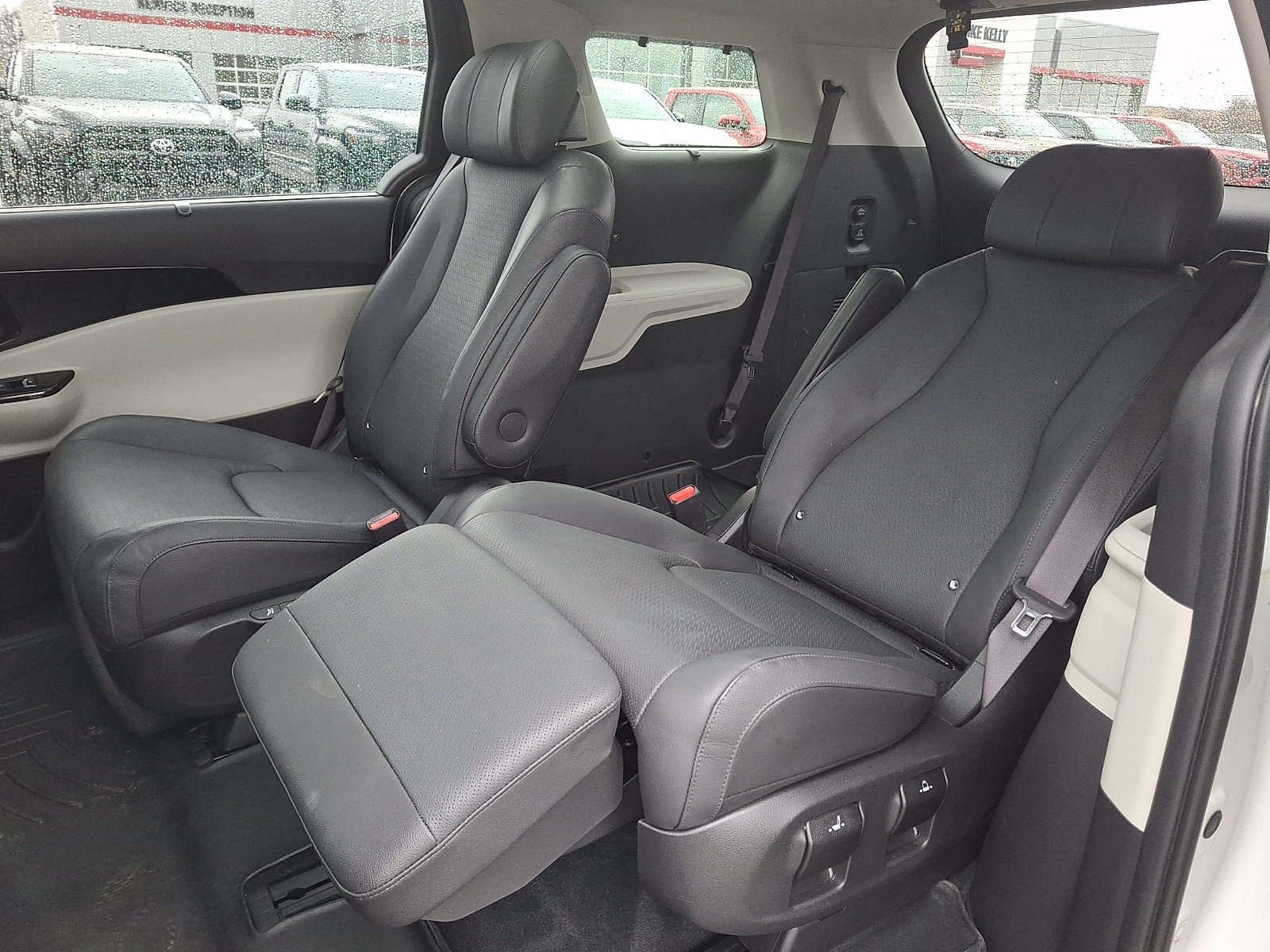 Used 2023 Kia Carnival SX Prestige image 13