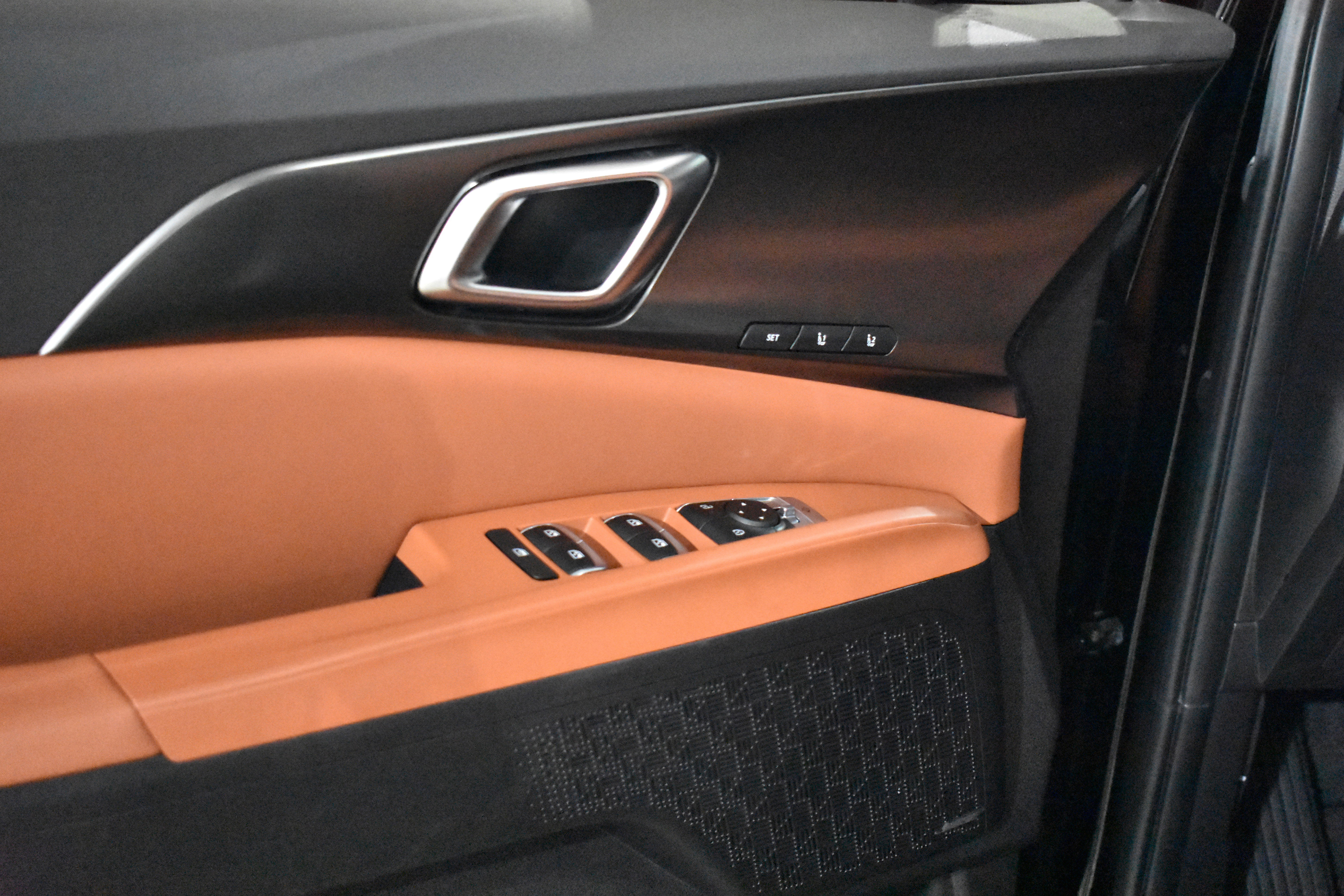 Used 2025 Kia Carnival SX Prestige image 14