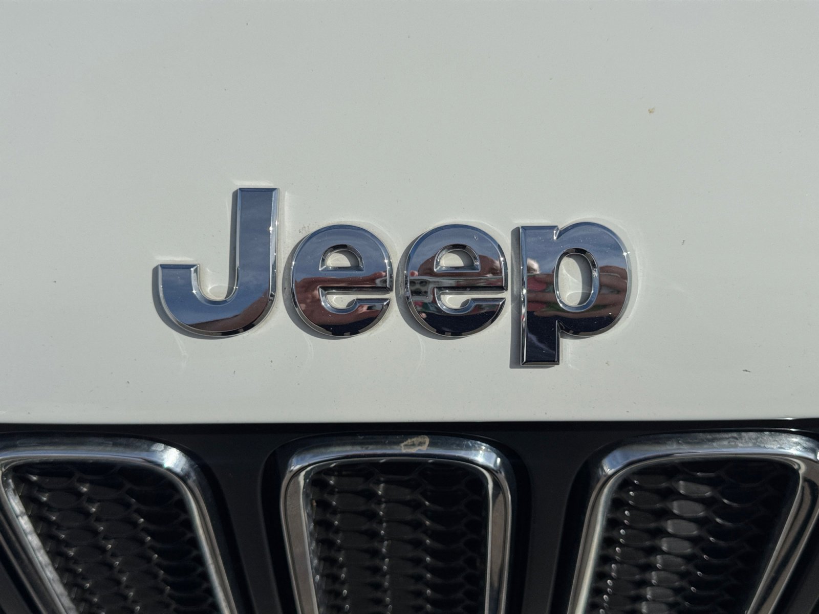Used 2018 Jeep Renegade Latitude FWD image 9