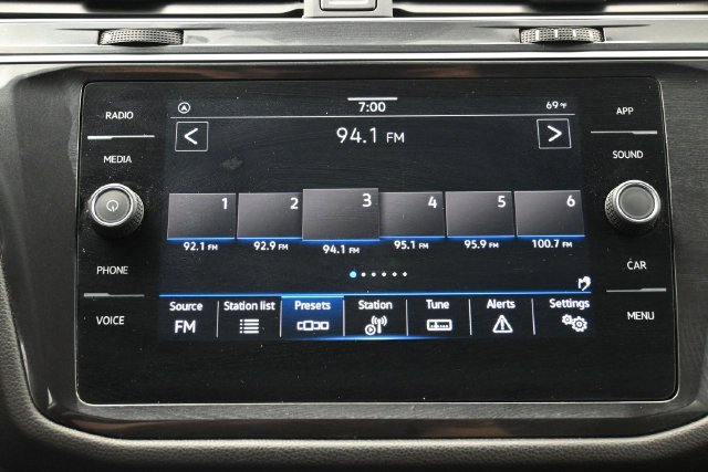 Used 2024 Volkswagen Tiguan SE AWD/4WD image 20