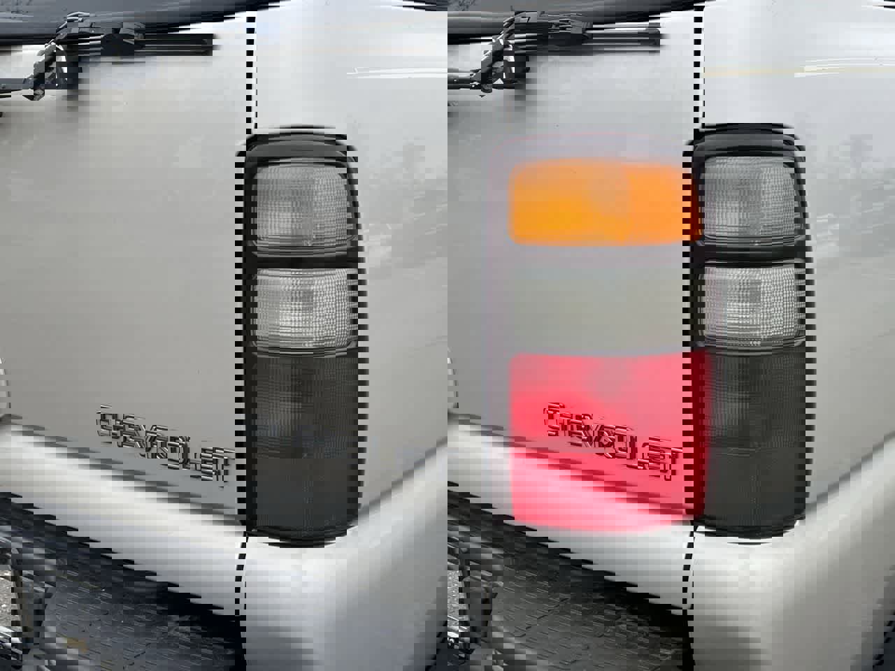 Used 2005 Chevrolet Suburban LT w/ Preferred Equipment Group image 39