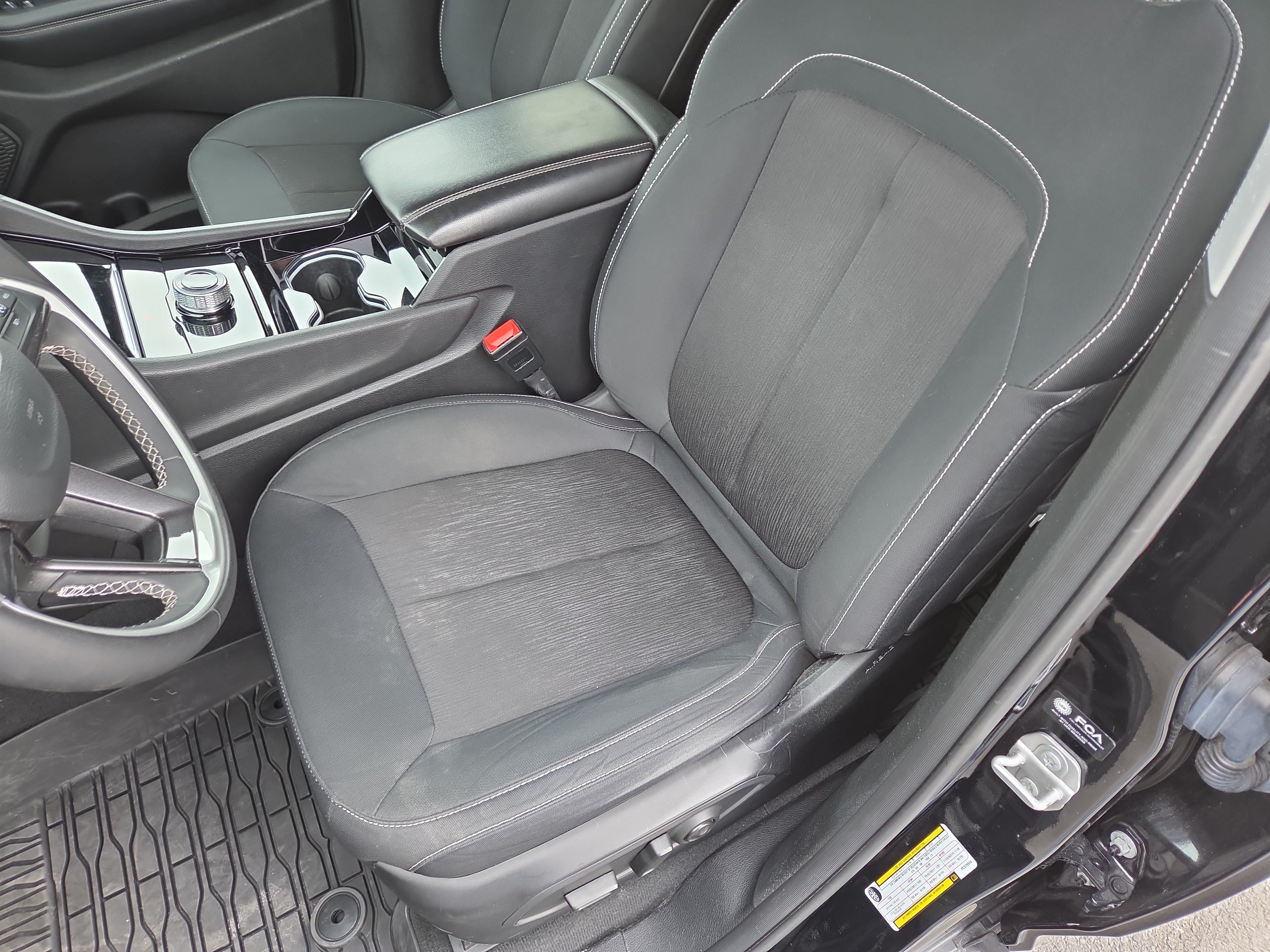 Used 2023 Jeep Grand Cherokee Laredo AWD/4WD image 14