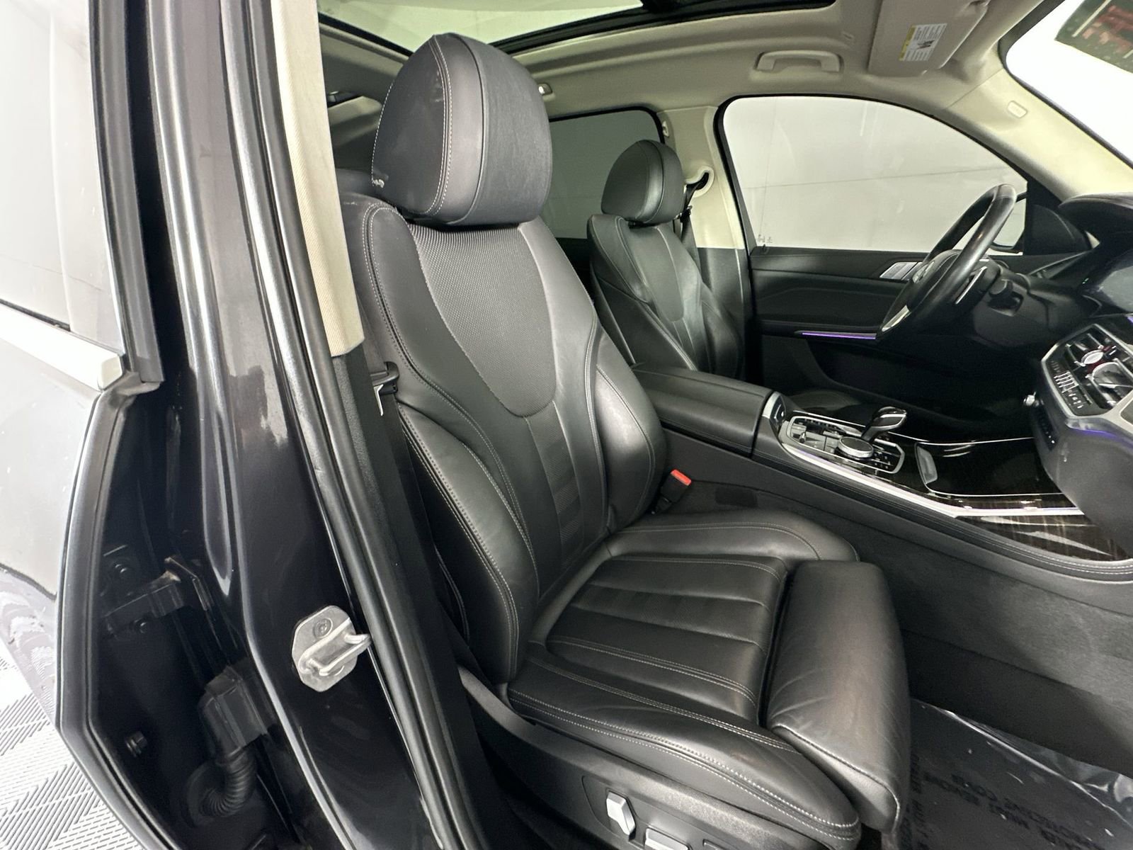 Used 2021 BMW X7 xDrive40i w/ Parking Assistance Package image 27