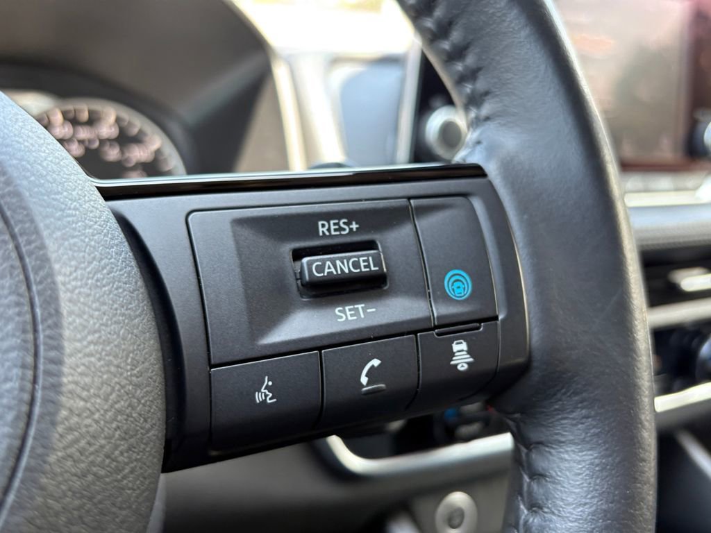 Used 2023 Nissan Rogue SV w/ SV Premium B Package FWD image 18