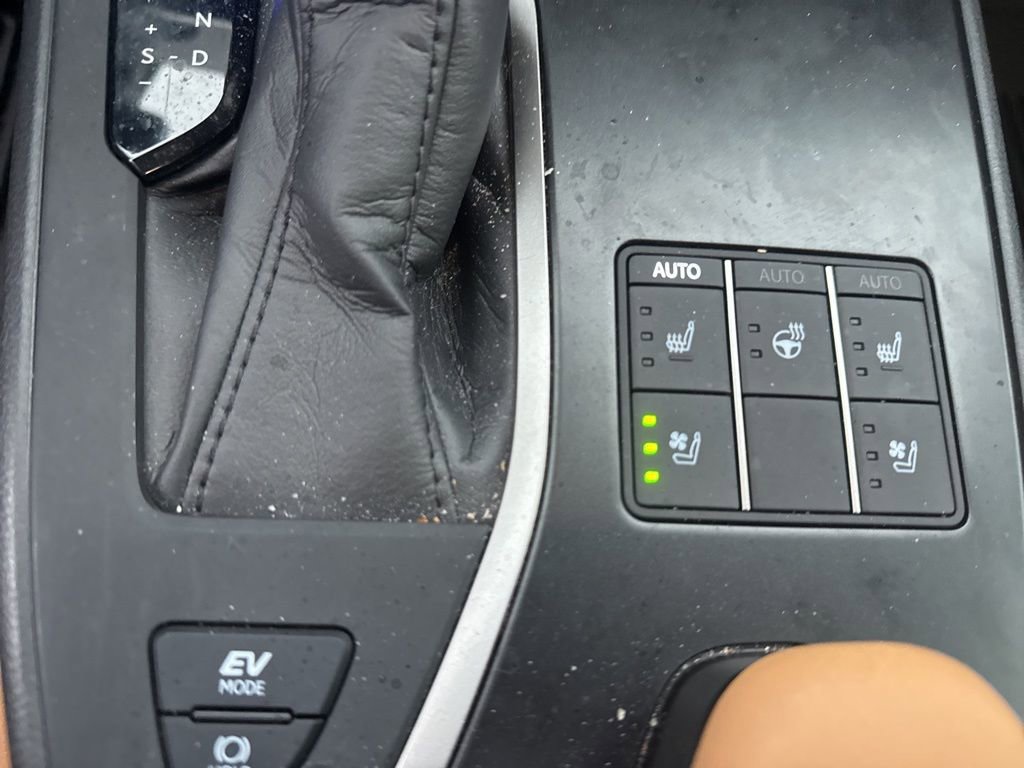 Used 2023 Lexus UX 250h 250h Premium w/ Accessory Package (Z2) image 16