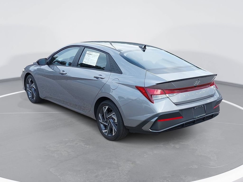 Certified 2025 Hyundai Elantra Sport FWD image 7