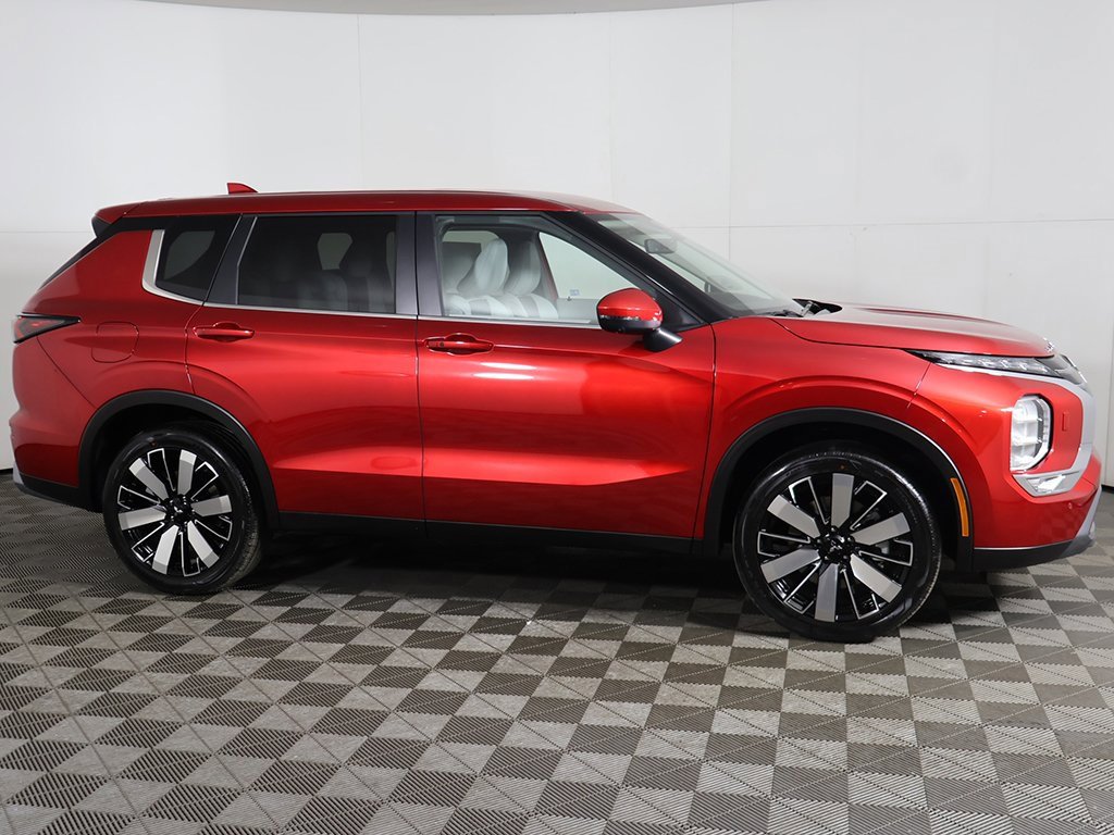 New 2025 Mitsubishi Outlander SE image 16