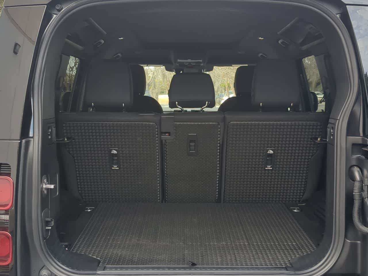 Used 2025 Land Rover Defender 110 S AWD/4WD image 35
