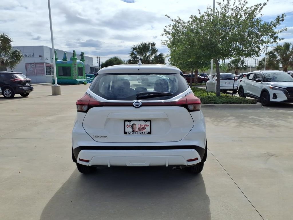 Used 2021 Nissan Kicks S image 4