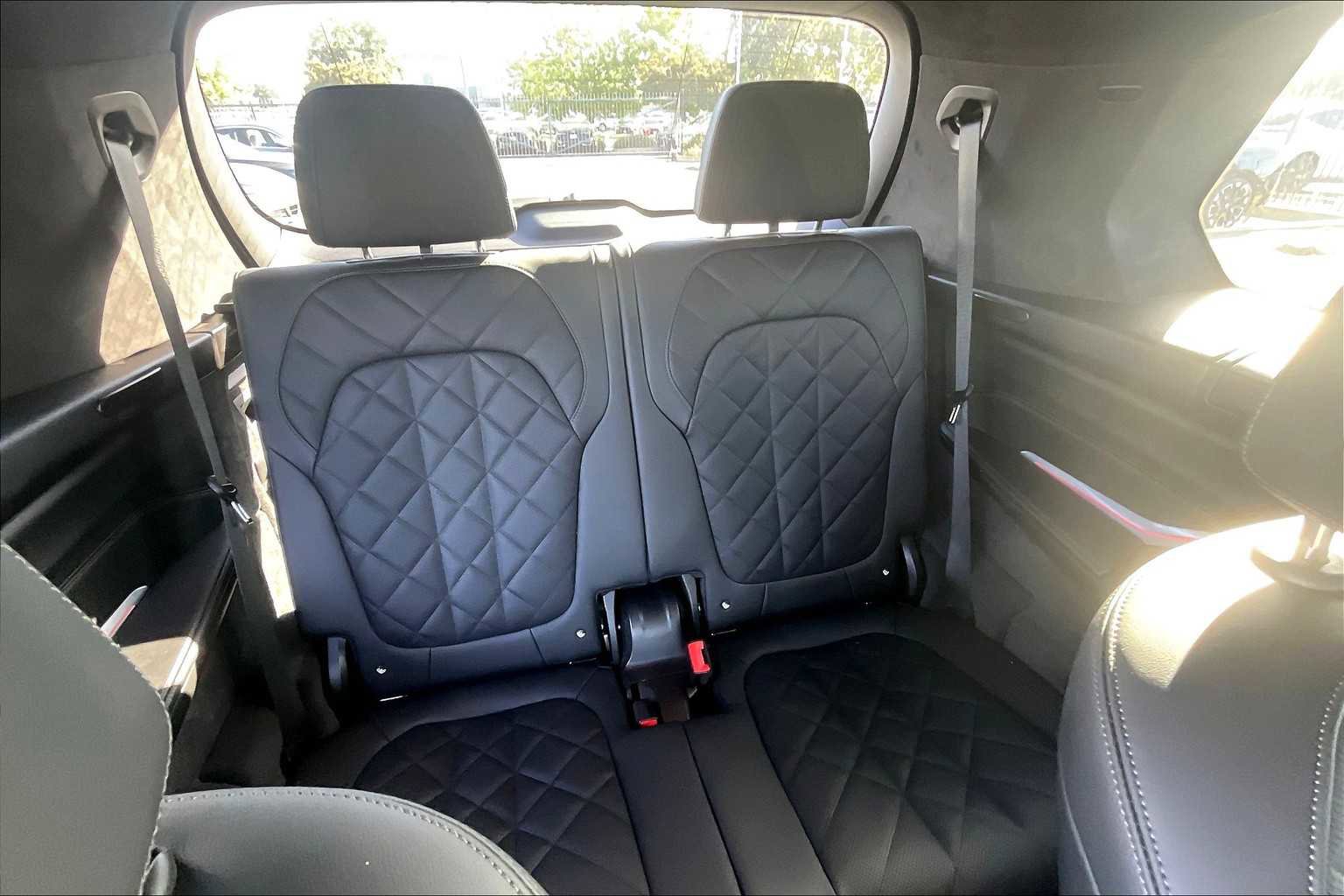 Used 2025 BMW X7 xDrive40i w/ M Sport Package image 31