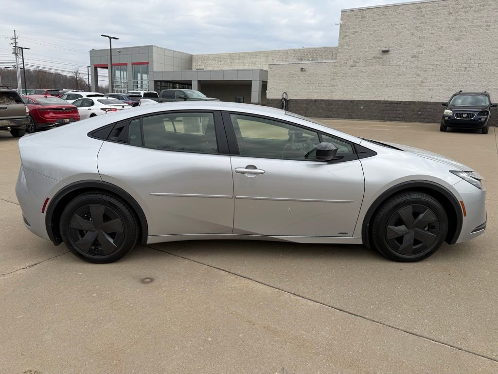 Used 2024 Toyota Prius LE image 6