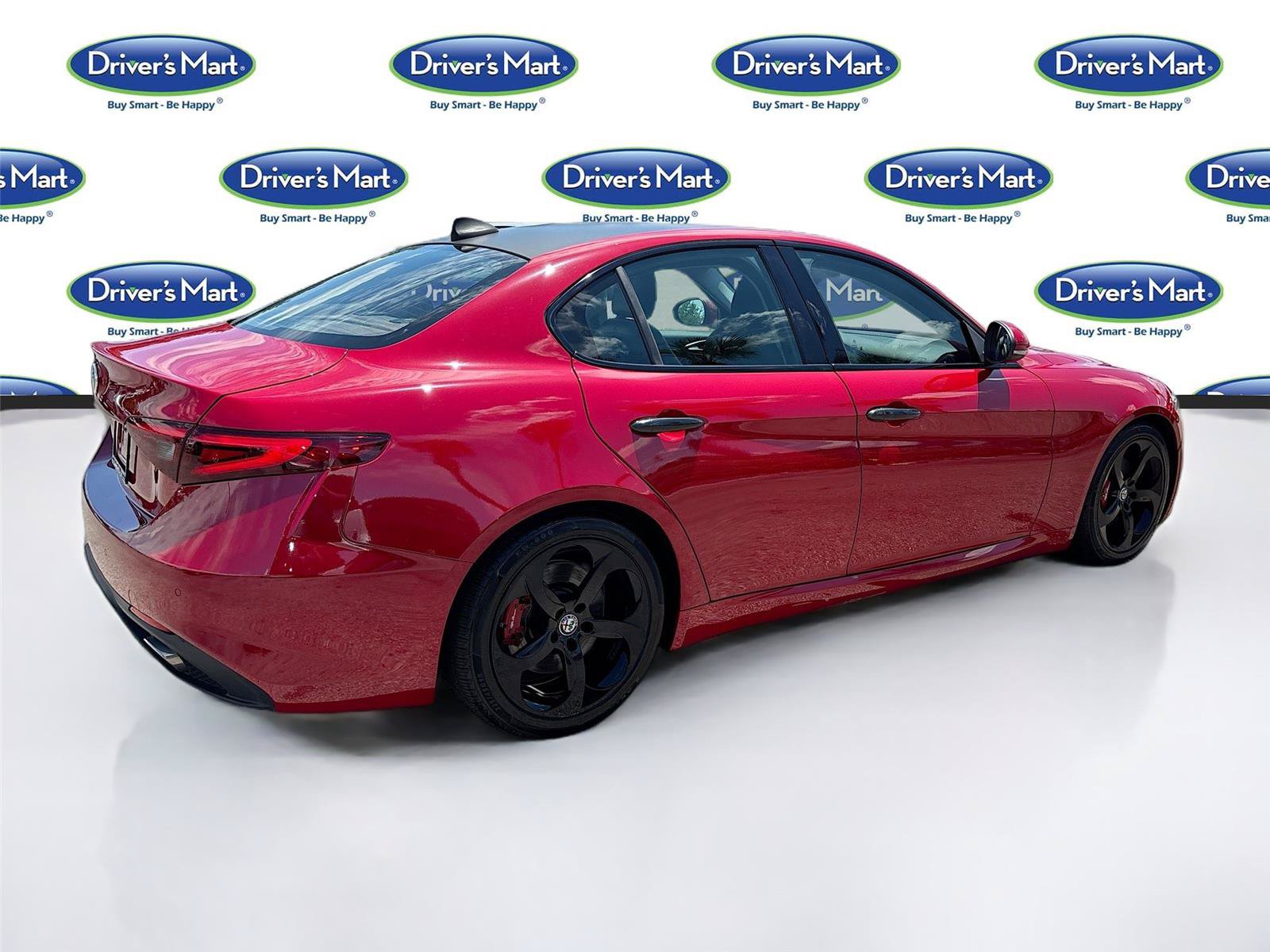 Used 2017 Alfa Romeo Giulia w/ Sport Appearance Package RWD image 7