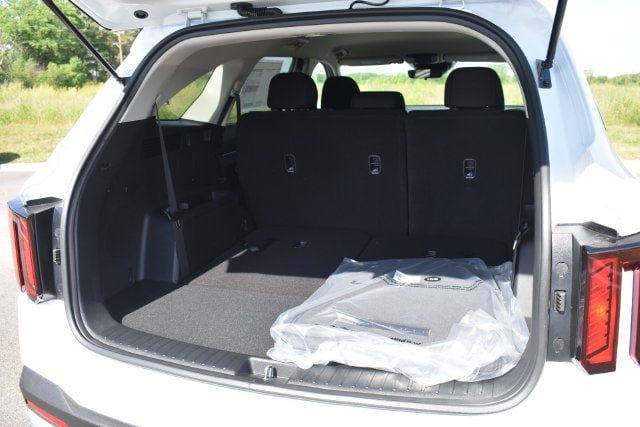New 2026 Kia Sorento LX FWD image 16
