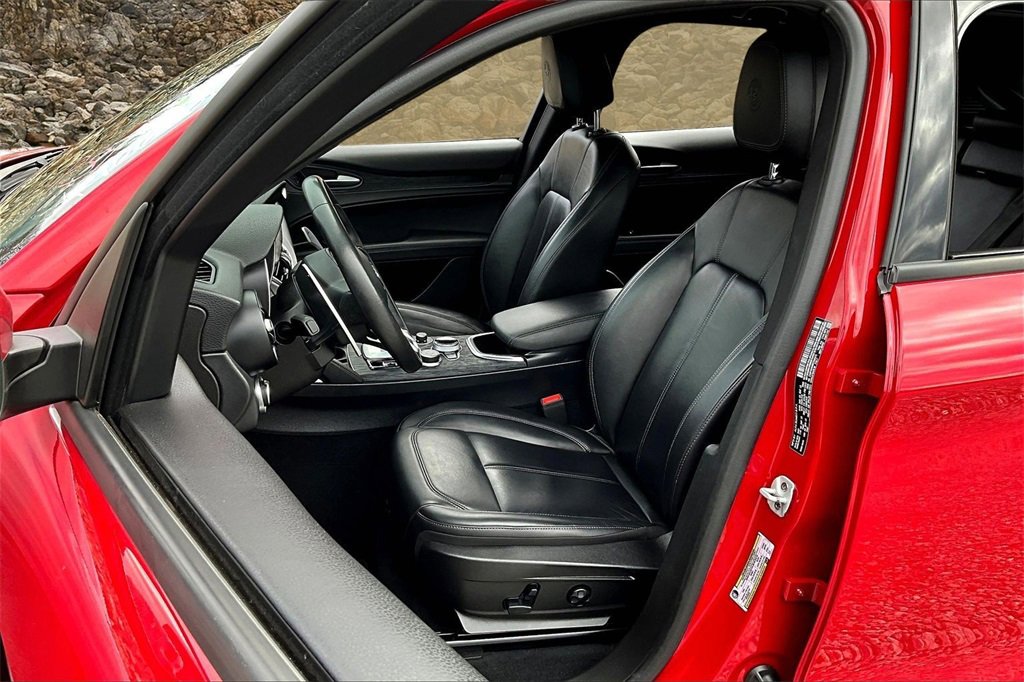 Used 2022 Alfa Romeo Stelvio Sprint image 21