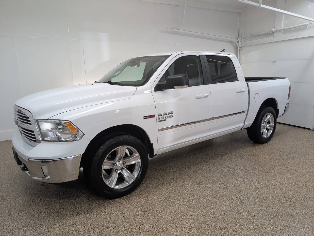 Used 2019 RAM 1500 Classic SLT w/ SLT Plus D←cor Group