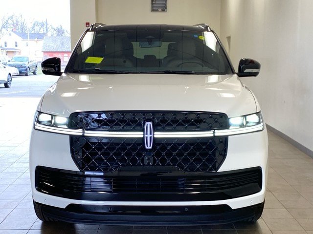 New 2026 Lincoln Navigator Black Label AWD/4WD image 3