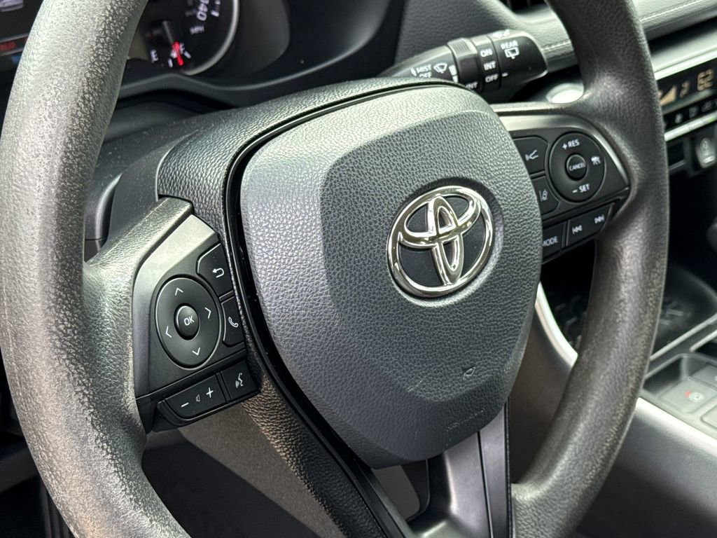 Used 2021 Toyota RAV4 XLE AWD/4WD image 19