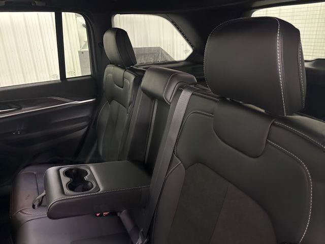 Used 2026 Jeep Grand Cherokee Altitude AWD/4WD image 32