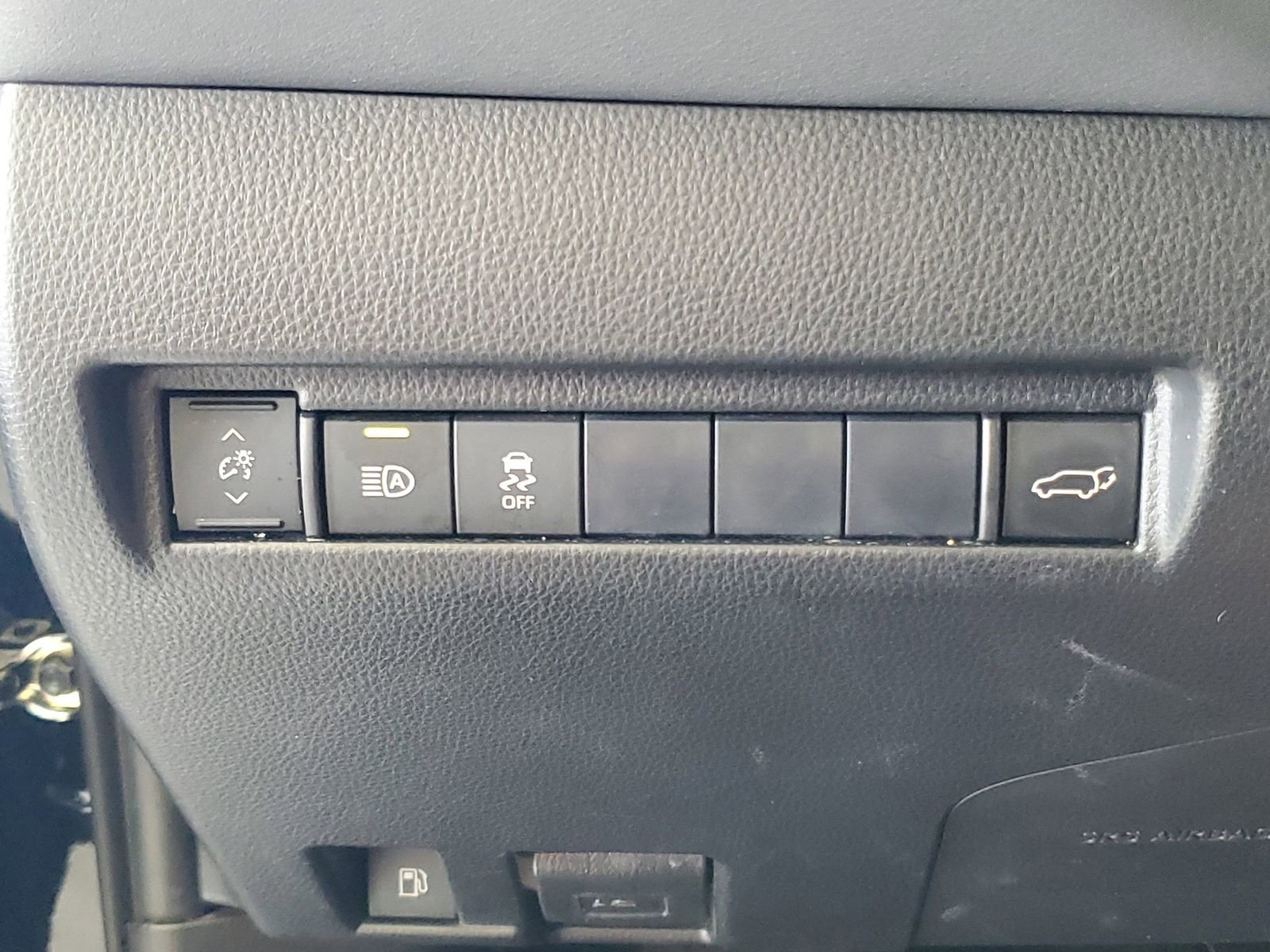 Used 2021 Toyota Venza XLE w/ Carpet Mat Package (TMS) image 20