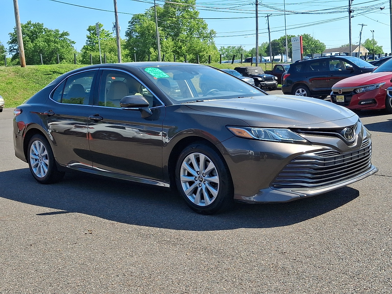 Used 2018 Toyota Camry LE w/ Convenience Package FWD image 3