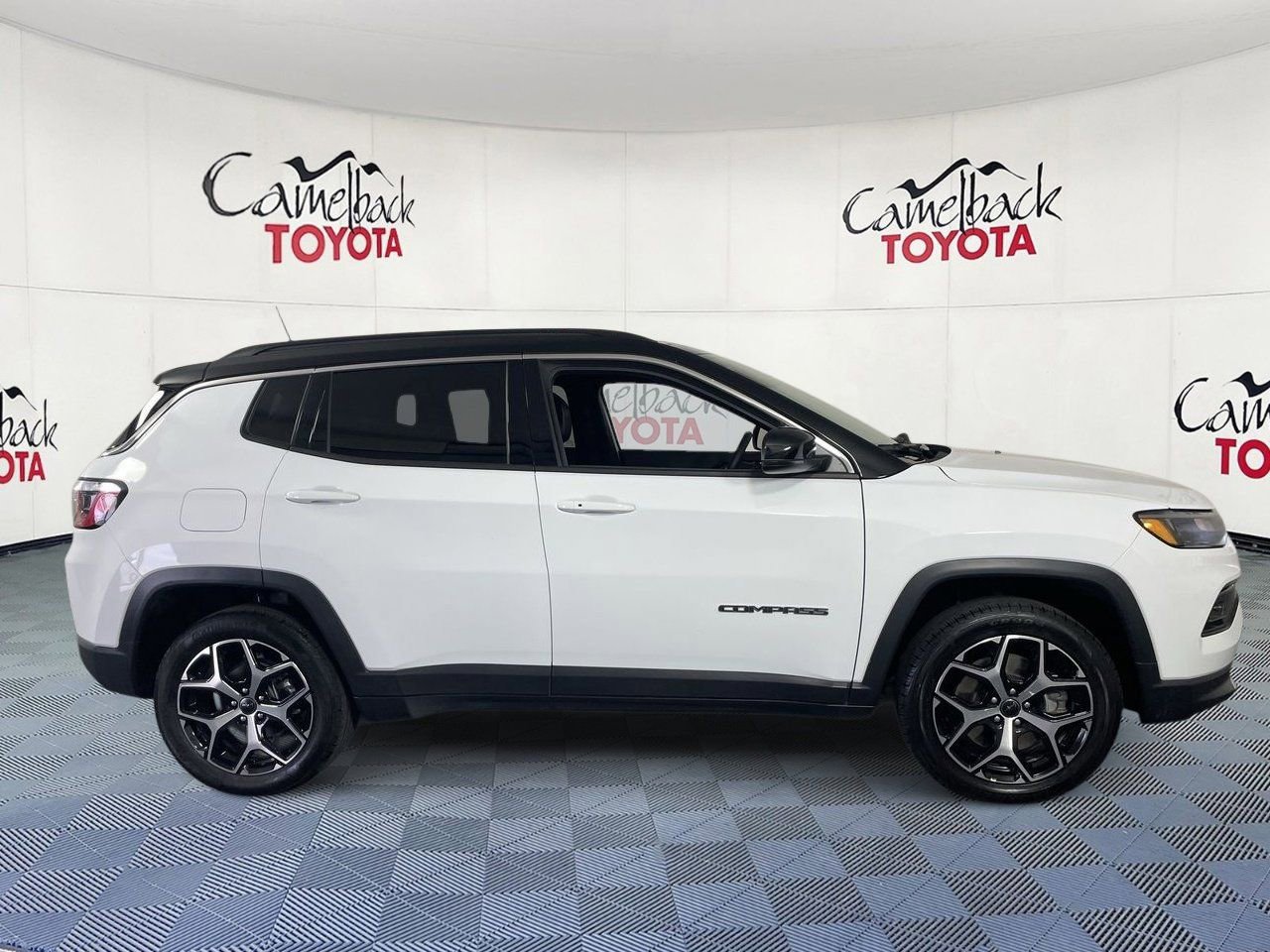 Used 2025 Jeep Compass Limited AWD/4WD image 8