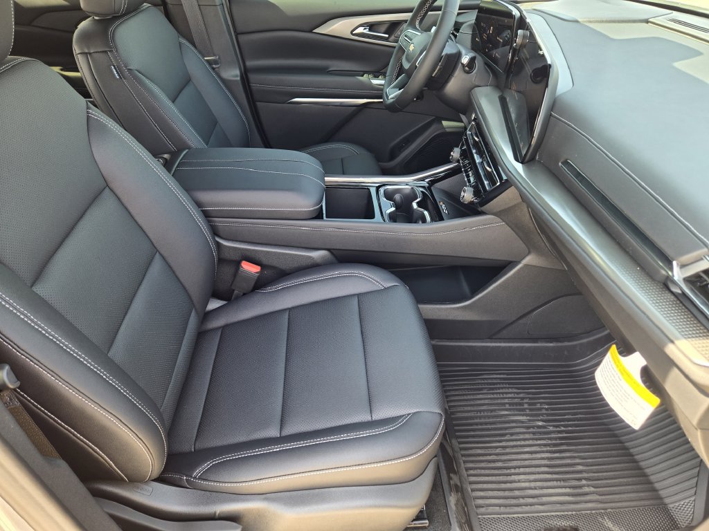 New 2026 Chevrolet Traverse LT w/ Sun and Wheel Package FWD image 11
