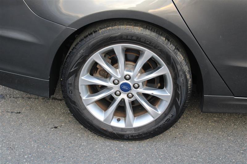 Used 2017 Ford Fusion SE w/ Fusion SE Technology Package image 7