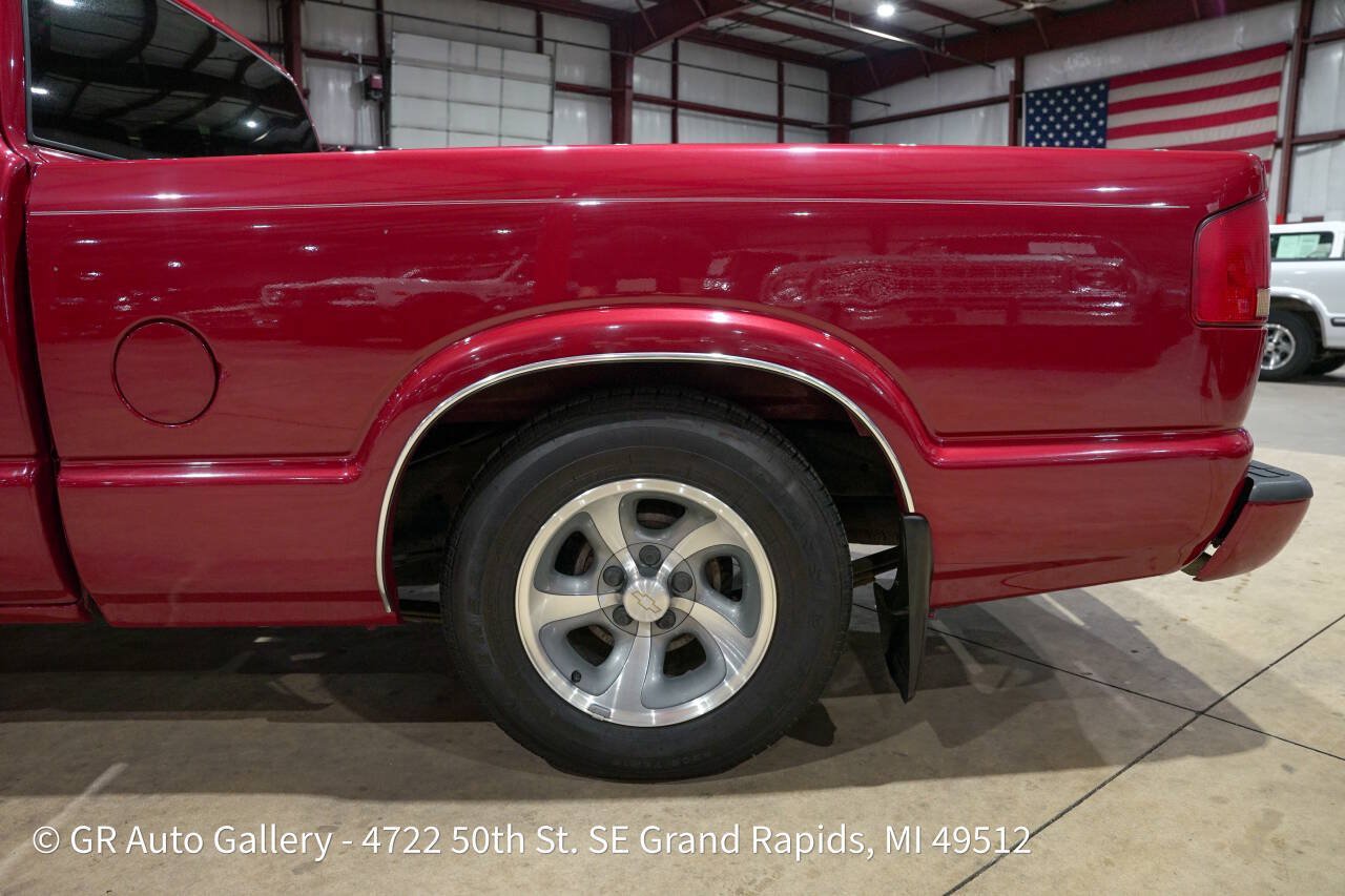 Used 2003 Chevrolet S10 Pickup LS RWD image 5