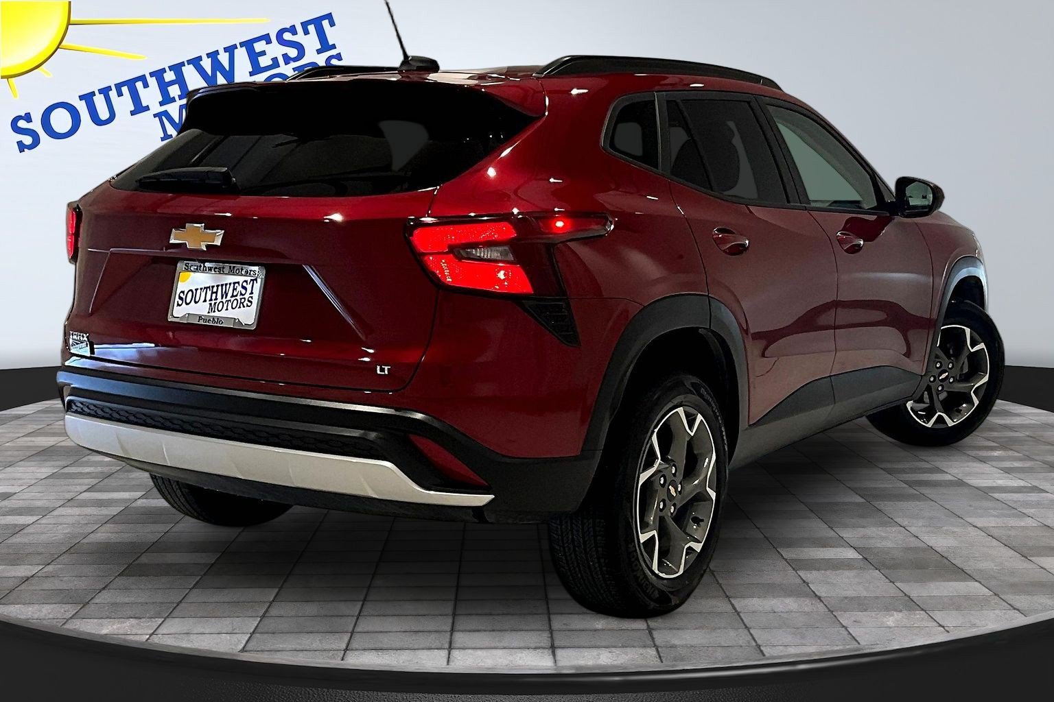 Used 2025 Chevrolet Trax LT FWD image 7