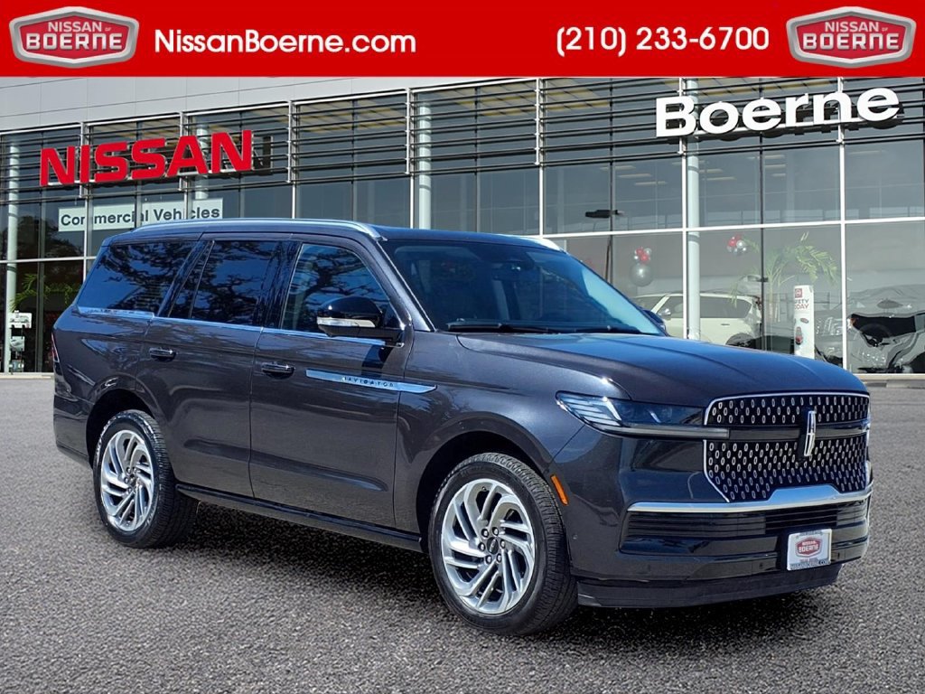 Used 2025 Lincoln Navigator Reserve AWD/4WD image 1