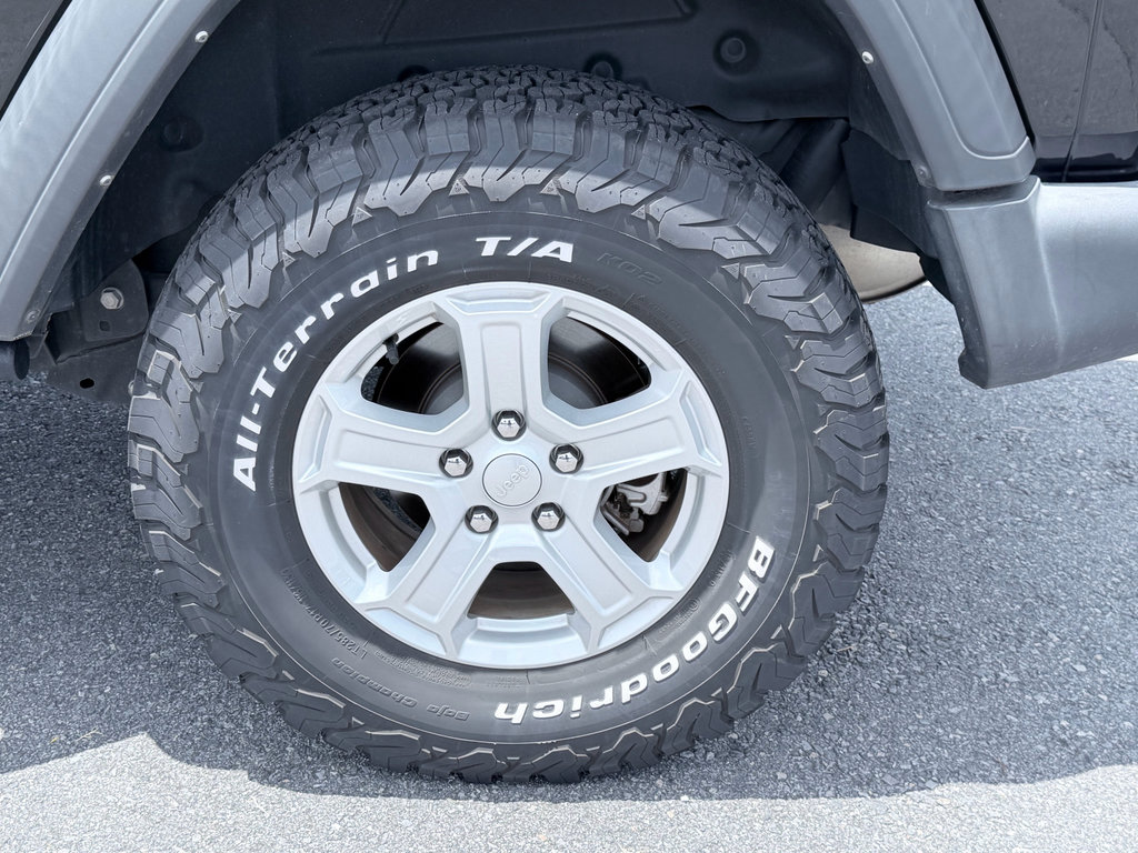 Used 2023 Jeep Wrangler Sport AWD/4WD image 32
