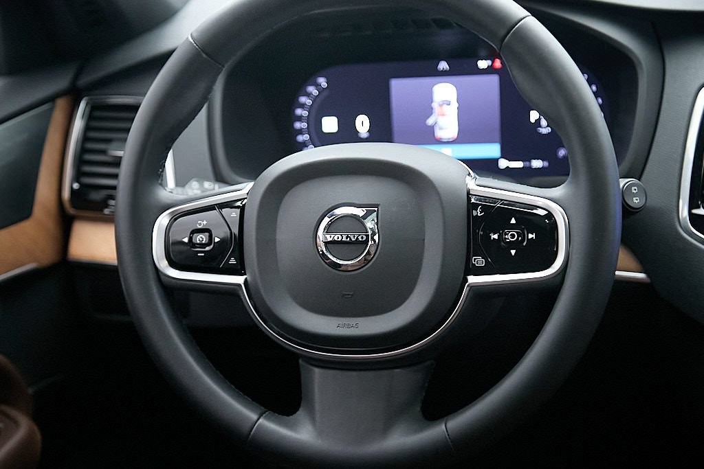 Certified 2023 Volvo XC90 B6 Plus w/ Protection Package Premier AWD/4WD image 24