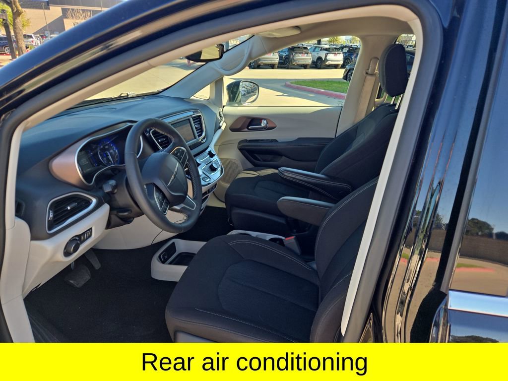 Used 2024 Chrysler Voyager LX FWD image 14