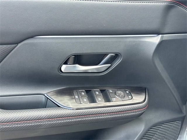 New 2025 Nissan Kicks SR image 20