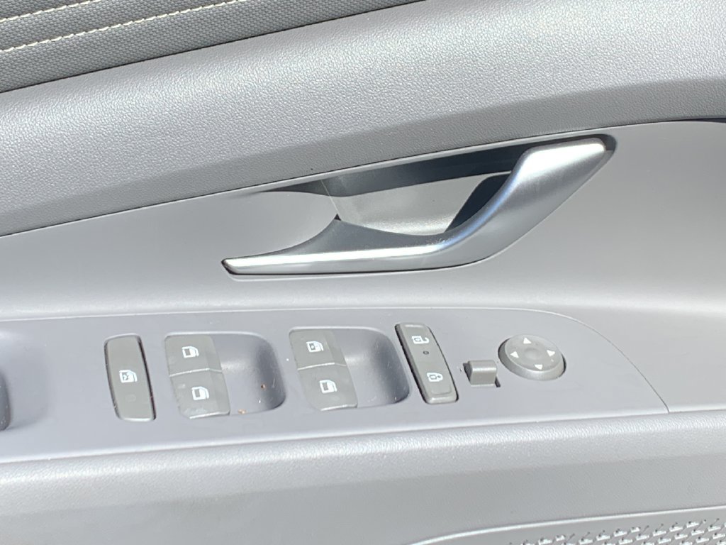 Certified 2024 Hyundai Elantra SEL w/ Convenience Package FWD image 12