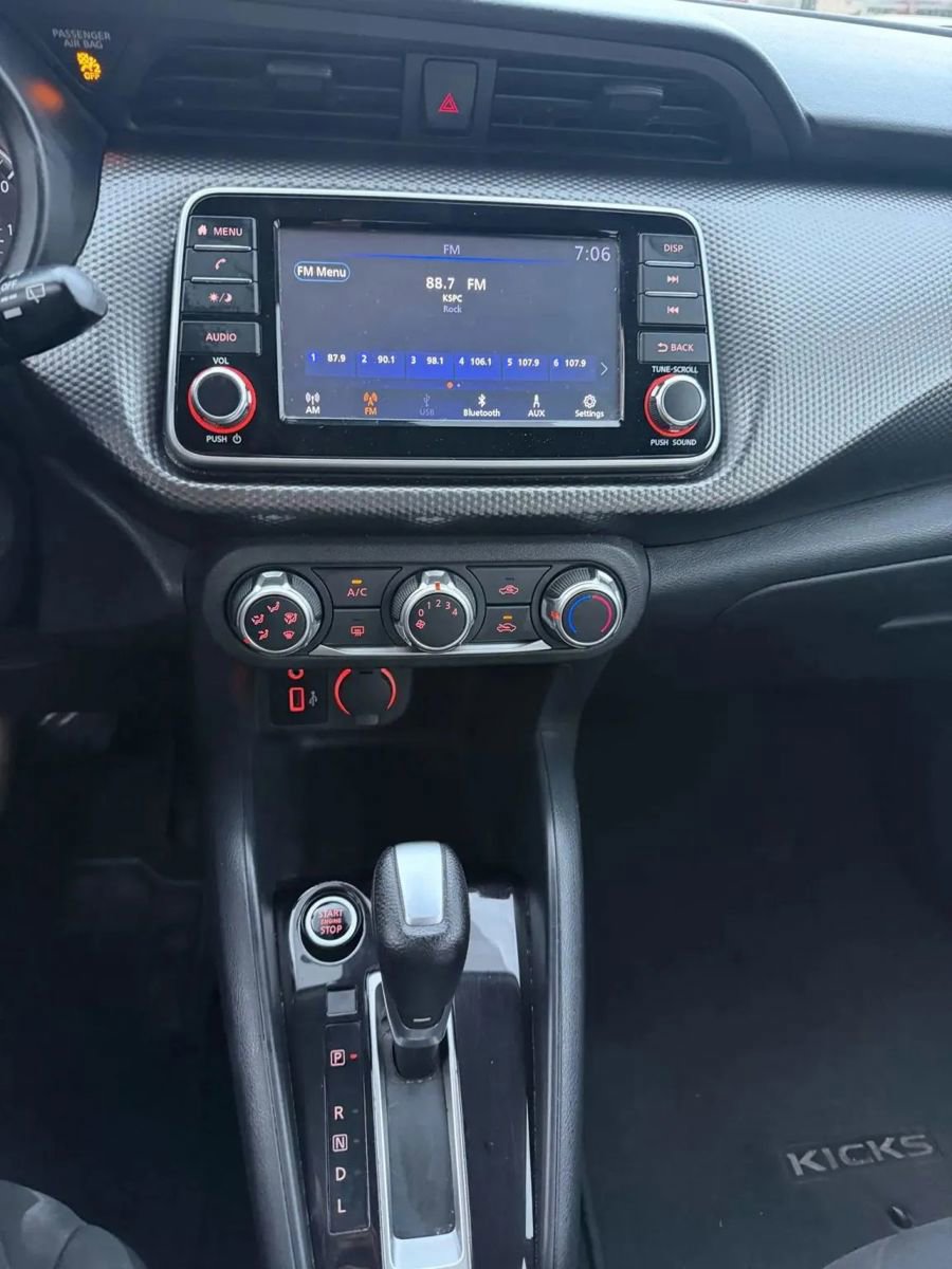 Used 2020 Nissan Kicks S image 21