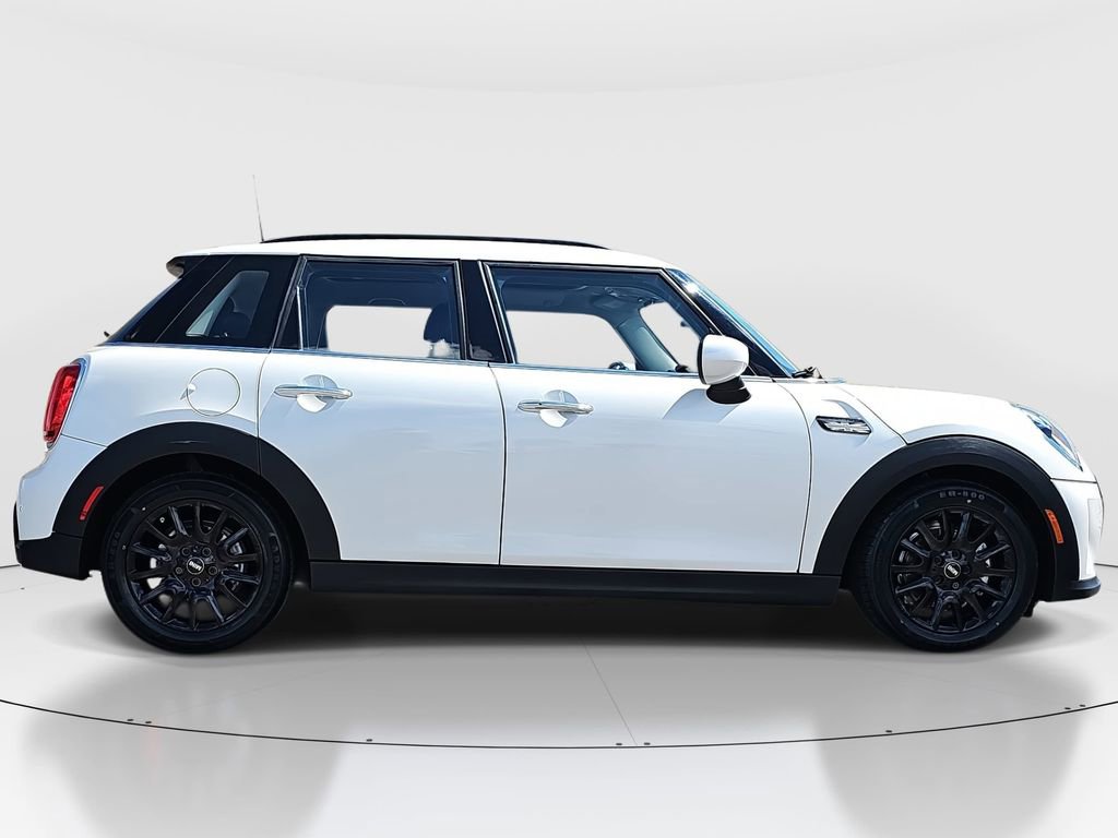 Used 2023 MINI Cooper 4-Door Hardtop image 4