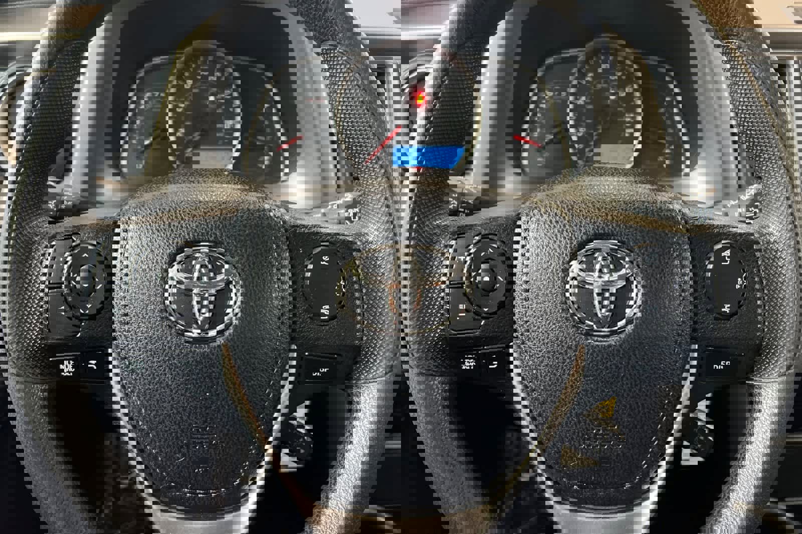 Used 2015 Toyota RAV4 LE image 23